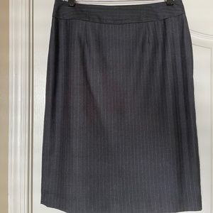 Clavin Klein gray pinstripe skirt size 8